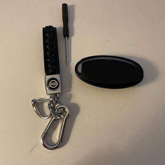 Nissan Logo Key Fob Keychain in Black Leather and Key Fob Cover in Black NWT - Picture 4 of 7